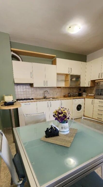 Jepet apartament 1+1 tek Pazari i Ri .