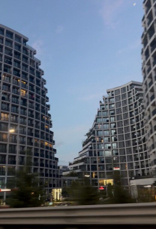 Commercial space for rent Lake View