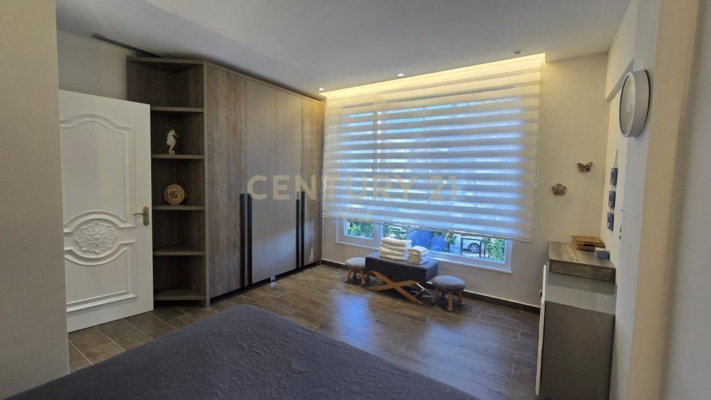Villa for sale with a swimming pool in the "Lura 3" complex, Lalzi Bay.