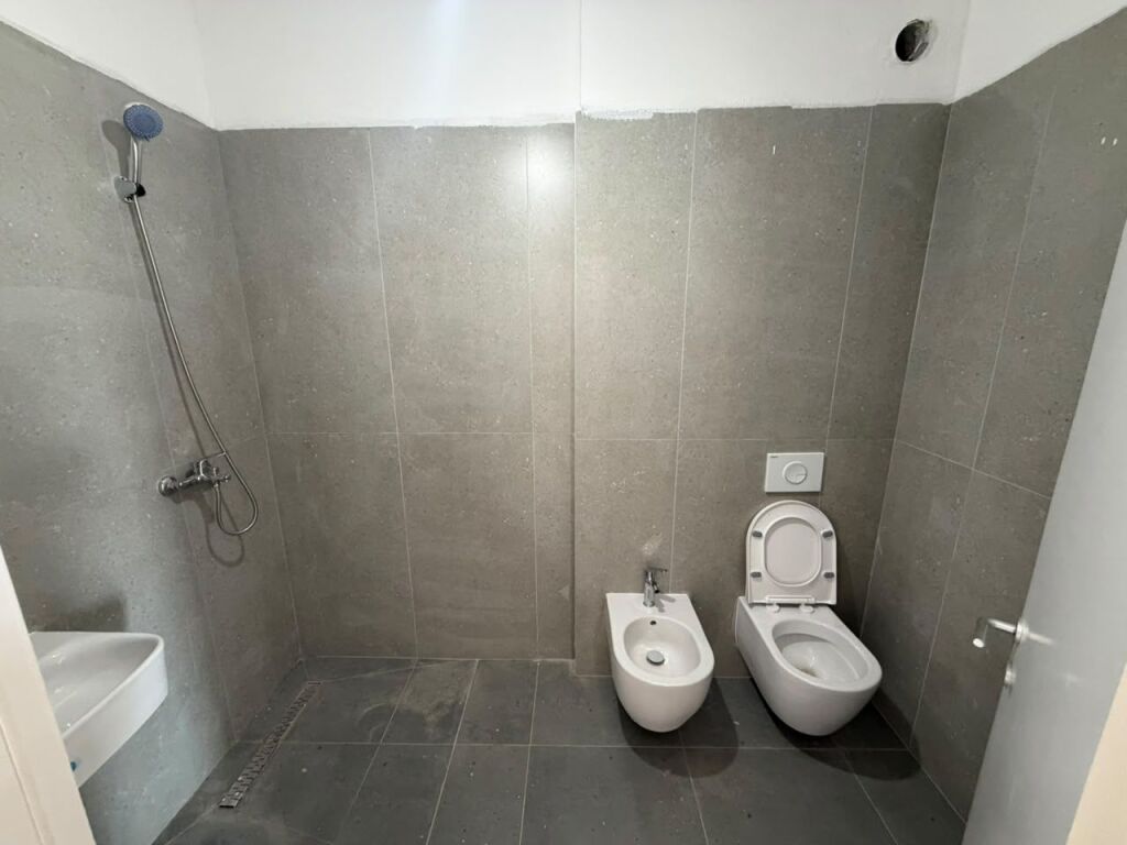 🏡 Shitet apartament 1+1 – Univers City, pranë QTU