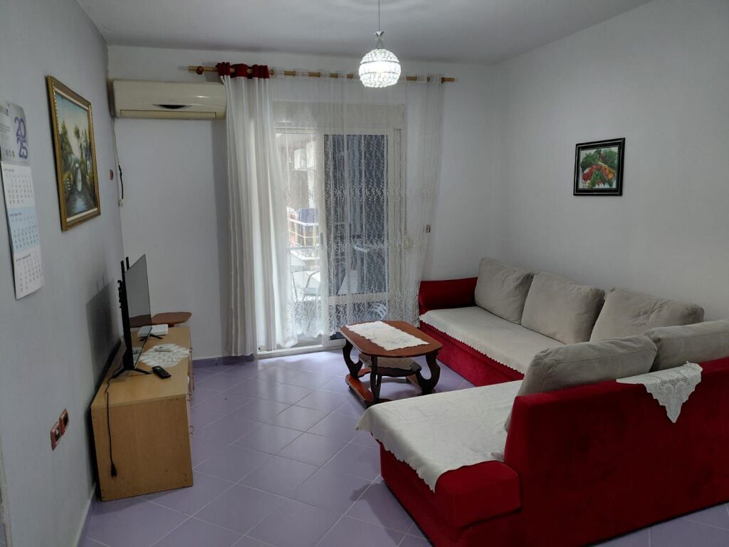 APARTAMENT 1+1 ME QERA RROTA E KUQE