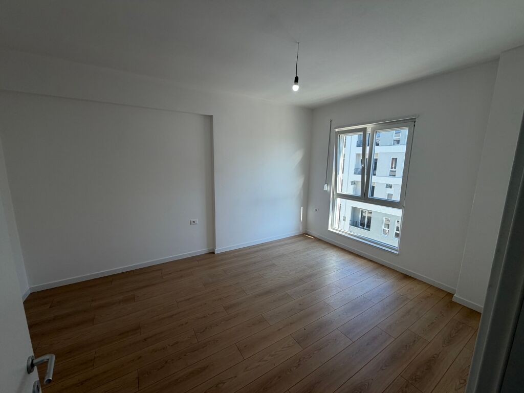 🏡 Shitet apartament 1+1 – Univers City, pranë QTU  📐 Sipërfaqe: 69.82 m² 🏢 Kati 7 | Orientim Lindje 💶 Çmimi: 1,300 €/m² 💰 Çmimi total: 90,766 €