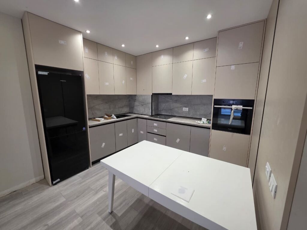 🏡 JEPET ME QIRA APARTAMENT 2+1+2 + DEPO + PARKIM  📍 Adresa: Pranë Zogut të Zi