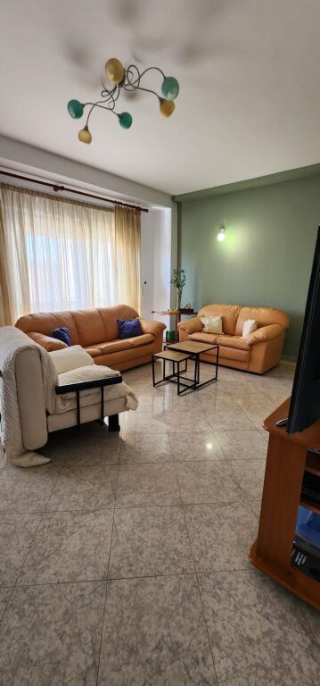 Jepet me qira apartament 1+1 - Pazari i Ri
