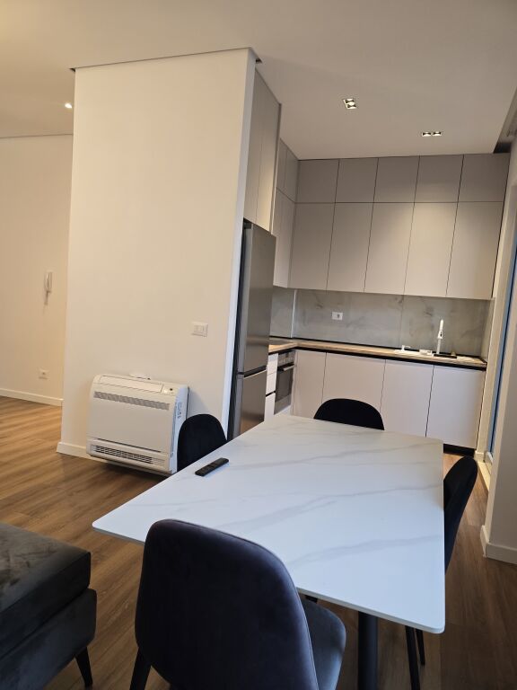 Liqeni i Thate Apartament 1+1+Post parkimi me qira