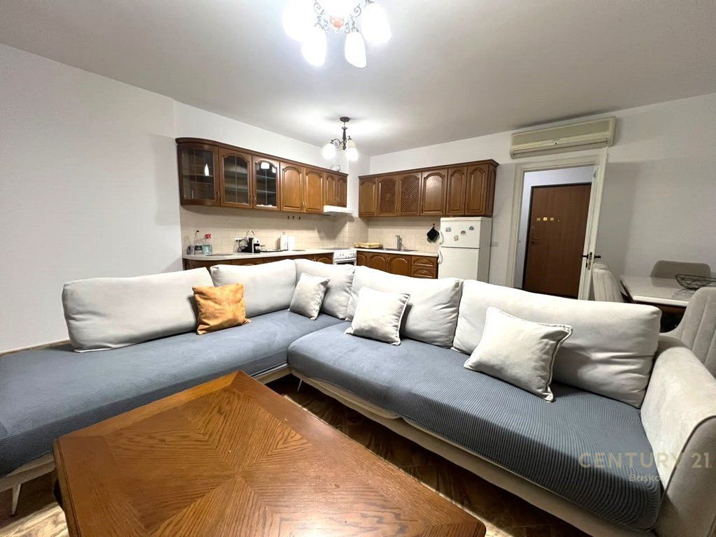 Qera, Apartament 2+1+2, Zogu i Zi