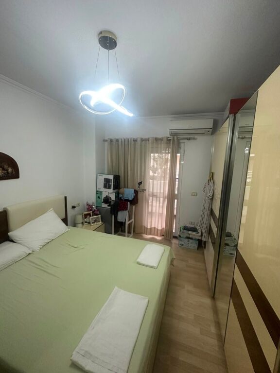 APPARTAMENTO IN VENDITA 2+1 COMUNE DI PARIGI 20.000.000 LEKE  FH-98343