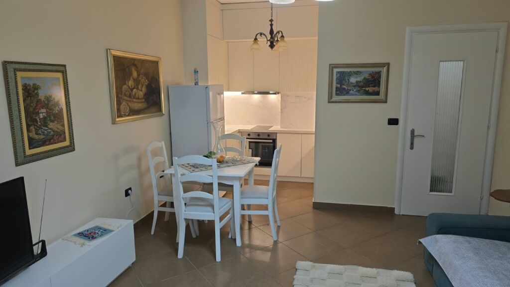 Jepet me qira apartament 1+1