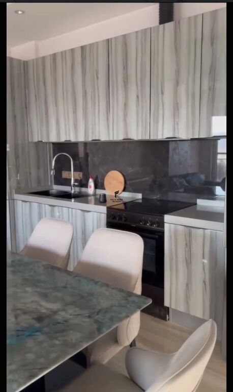 APARTAMENT ME QERA 1+1 ISH FUSHA E AVIACIONIT 72.000 LEKE FH-98296