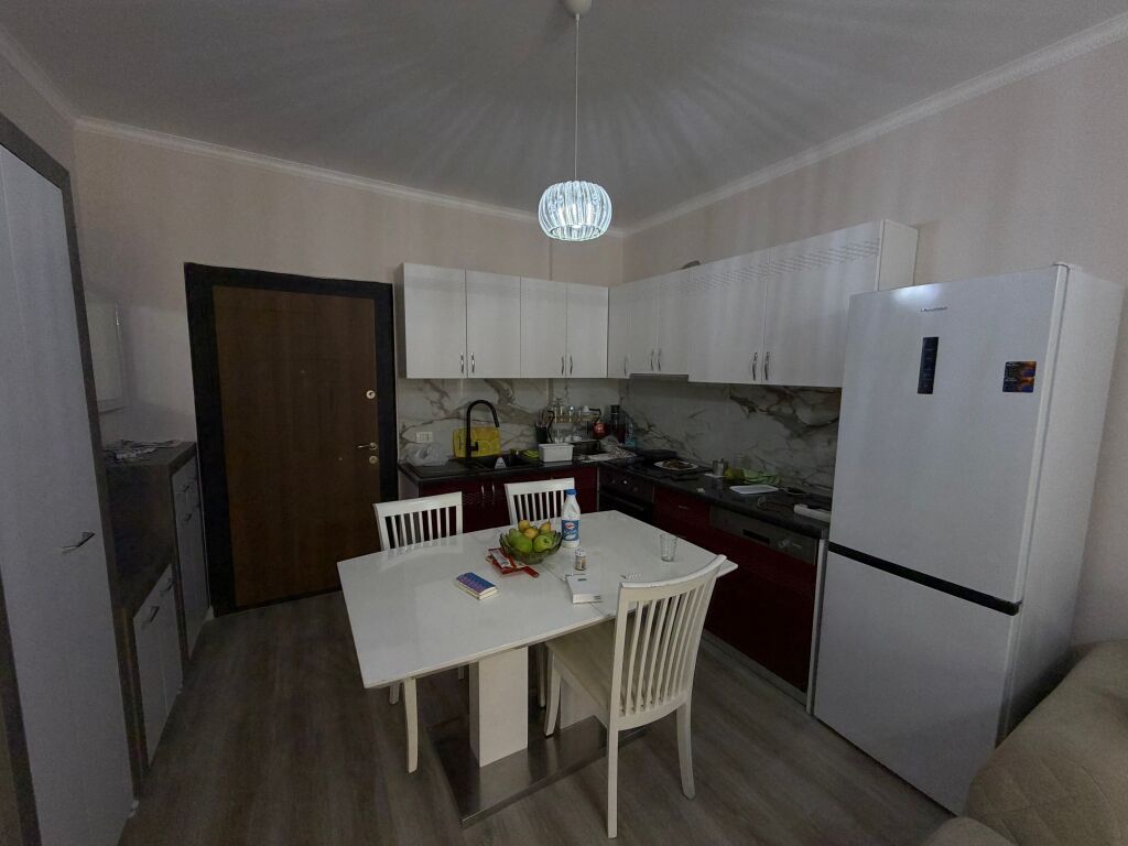 🏡 Jepet me qira apartament 2+1 me parkim  📍 Vendndodhja: Ish-Fusha e Aviacionit 🏢 Kati 4, pallat me ashensor 🚗 Përfshihet parkimi  💶 Çmimi: 650 €/muaj   