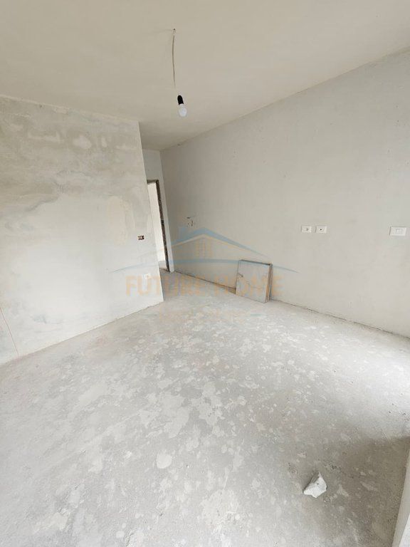 Shitet, Apartament 2+1+2+Post Parkimi, Kompleksi Bengasi , Porcelan, Tiranë