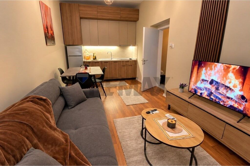 Apartament - Për Qira - Blloku, Tiranë