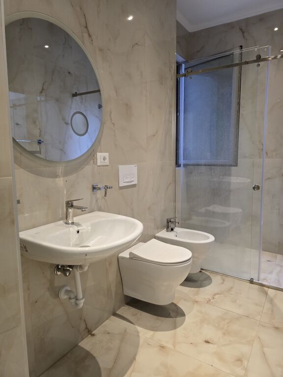 Liqeni i Thate Apartament 1+1+Post parkimi me qira