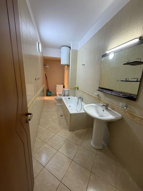 🏡 APPARTAMENTO 1+1 IN AFFITTO A LUNGO TERMINE – VLORË-All’inizio del Lungomare