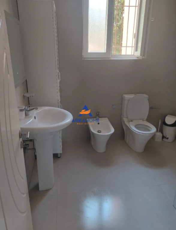 JEPET APARTAMENT ME QERA 2+1+VERANDE "RRUGA MIHAL GRAMENO" 65.000 LEKE