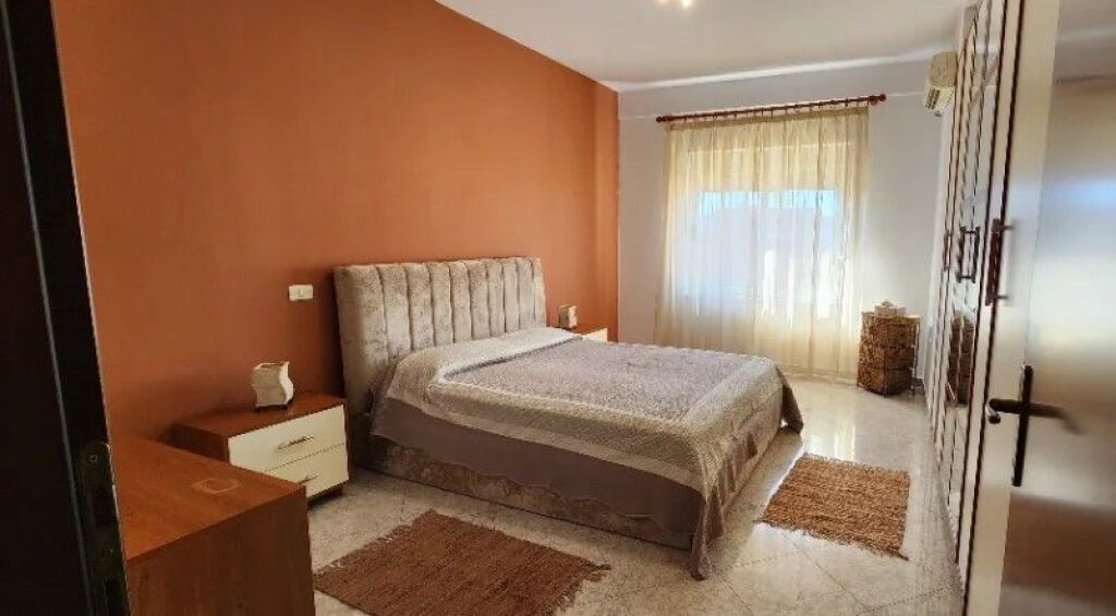 Jepet apartament 1+1 tek Pazari i Ri .