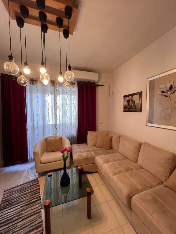 Jepet me qira 1+1 ASTIR 450 mije leke