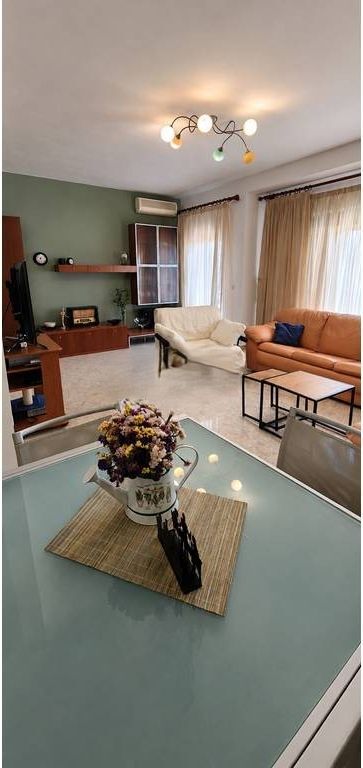 Apartament 1+1 me qira në Sheshi Skenderbej (Qender), Tirane