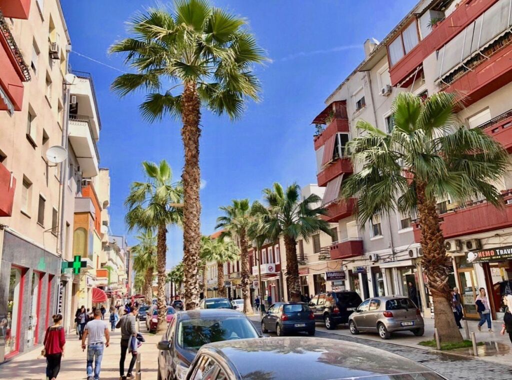 🏡 JEPET ME QIRA APARTAMENT 2+1+2 NË QENDËR, DURRËS! 📍
