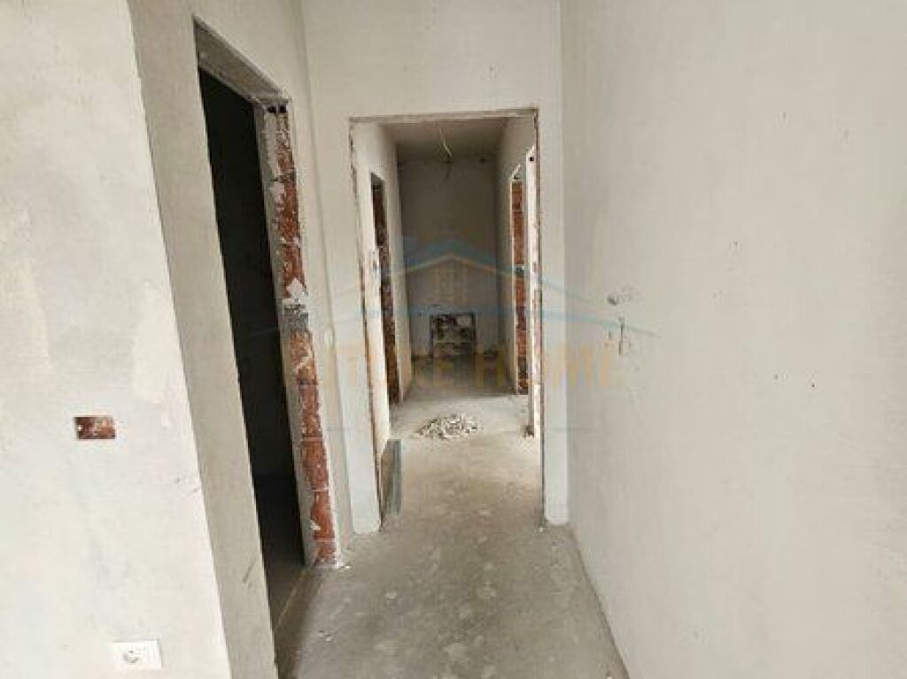  Shitet, Apartament 2+1+2, Kompleksi Bengasi , Porcelan, Tiranë