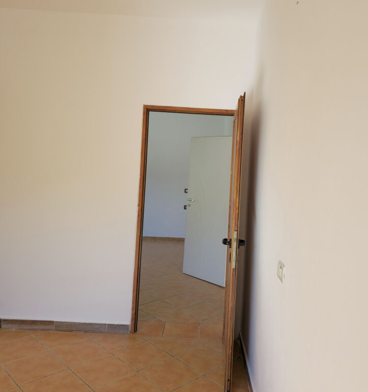 JEPET ME QERA KATI I PARË I NJË SHTËPIE PRIVATE NË KAMEZ
