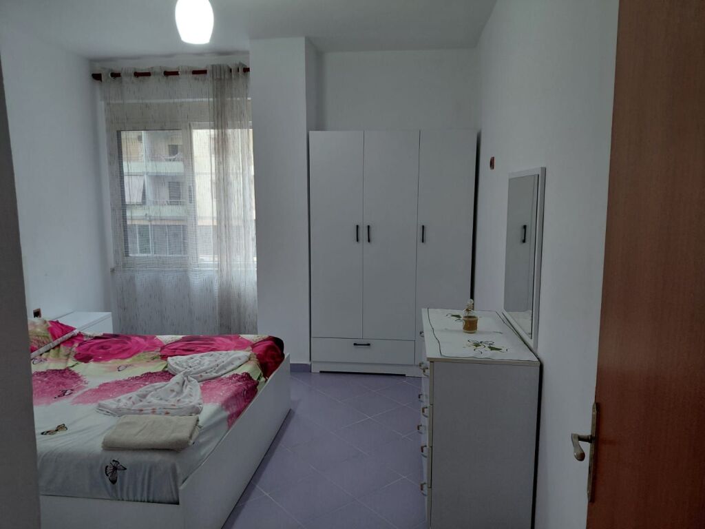 APARTAMENT 1+1 ME QERA RROTA E KUQE