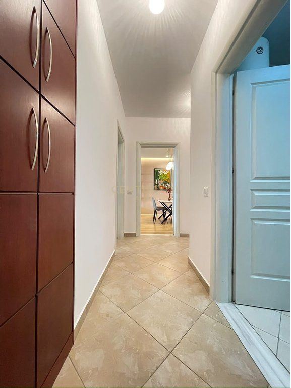 QIRA, APARTAMENT MODERN 1+1+2 TUALETE, MINISTRIA JASHTME