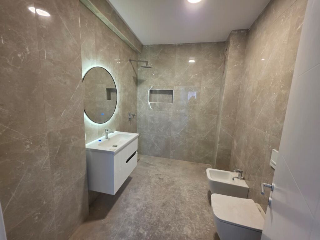 🏡 JEPET ME QIRA APARTAMENT 2+1+2 + DEPO + PARKIM  📍 Adresa: Pranë Zogut të Zi