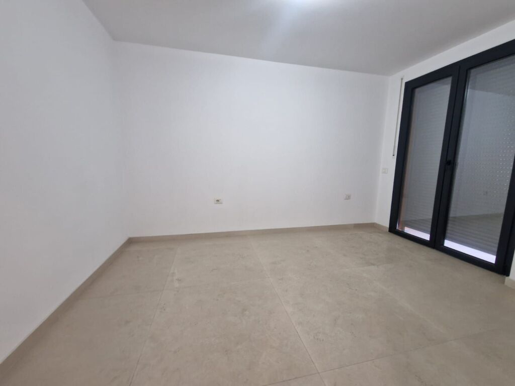 Qera | Ambjent Biznesi | Kompleksi Zirkon | 500 €/muaj