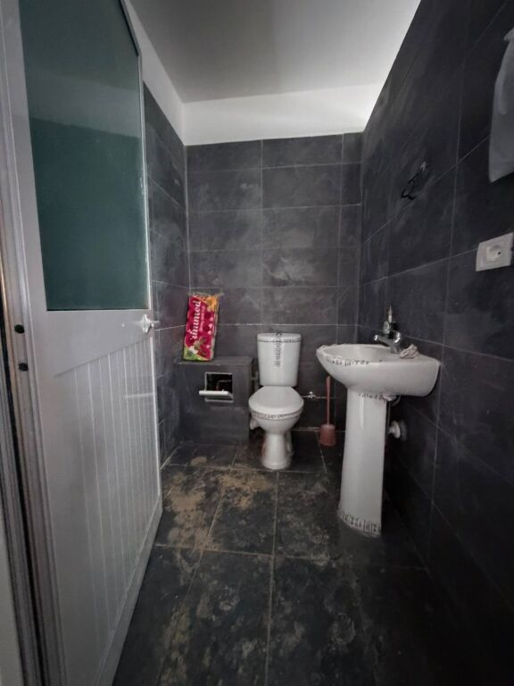 🏢 LOCALE COMMERCIALE IN AFFITTO – GIARDINO BOTANICO-1,200 Euro