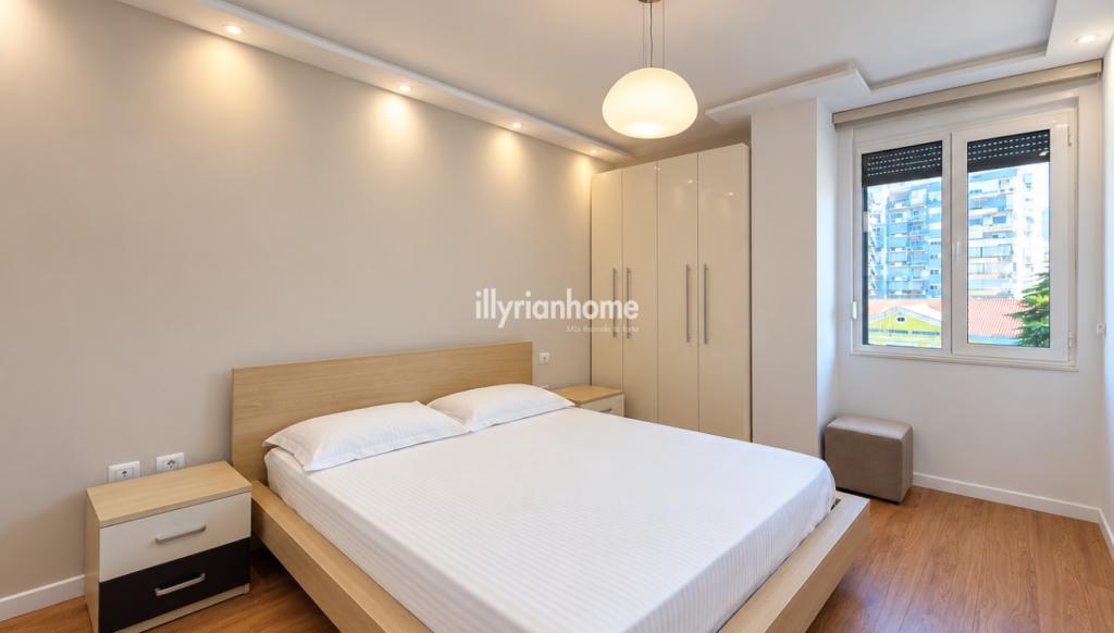 QIRA | APARTAMENT 2+1 | PËRBALLË TOPTANIT - KOMODITET DHE LOKACION I PREFERUAR