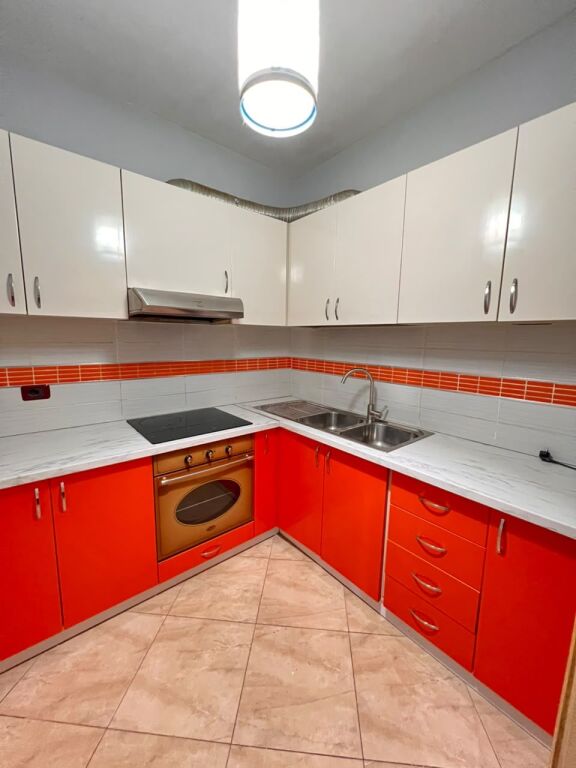Apartament 2+1, Komuna Parisit, Tirane