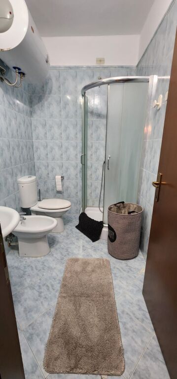 Jepet me qira apartament 1+1 - Pazari i Ri