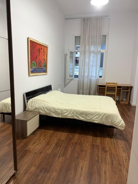 🏢Tek Zogu i Zi,prane Ring Center jepet me qera apartament 2+1+2,i mobiluar 80,000Leke