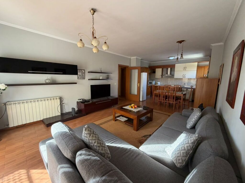 🏡 Jepet me qira apartament 2+1 pranë Liceut, Tiranë