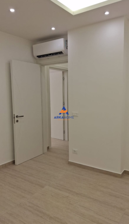 JEPET ZYRE ME QERA 108 M2 "RRUGA MARKO BOCARI, PERBALL LE BON" 140000 LEKE