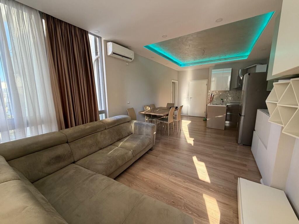 🏢 APPARTAMENTO IN VENDITA 2+1 A LIQENI I THATË  In una delle zone più esclusive e richieste di Tirana, di fronte all'hotel Radisson 📍 Liqeni I thate  💰 Prezzo 250,000 Euro