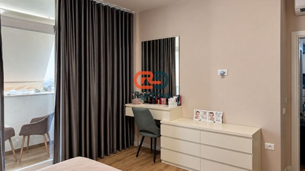 Prane Shkolles Se Baletit, Shitet Apartament 2+1, I Investuar Totalisht!!!