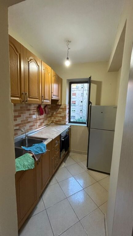 APARTAMENT 1+1 50,000 LEKE RRUGA FORTUZI
