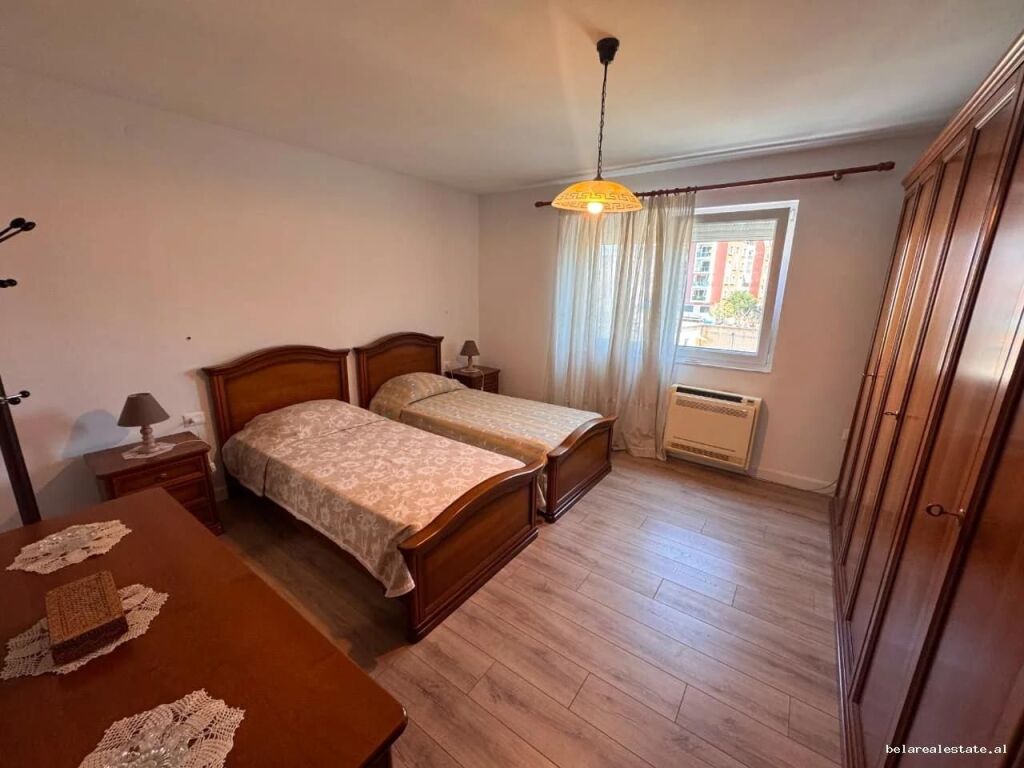Apartament Me Qera 2+1 Tek Komuna e Parisit (ID B2202152) Tirane