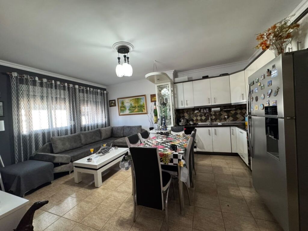 SHES APARTAMENT 2+1 TEK ISH PARKU