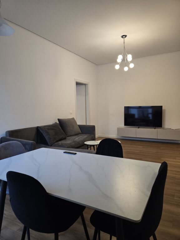 Liqeni i Thate Apartament 1+1+Post parkimi me qira