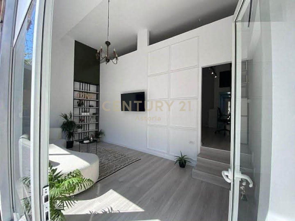 BARGAIN!!! COMMERCIAL UNIT FOR SALE AT THE BALLET SCHOOL