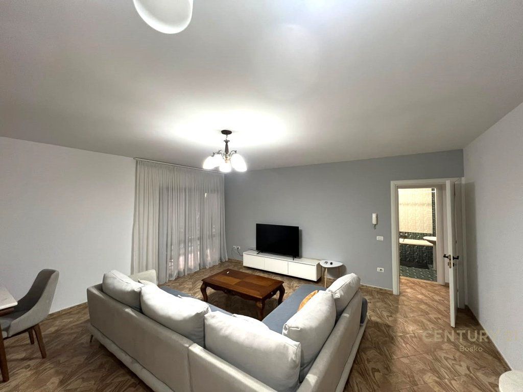 Qera, Apartament 2+1+2, Zogu i Zi