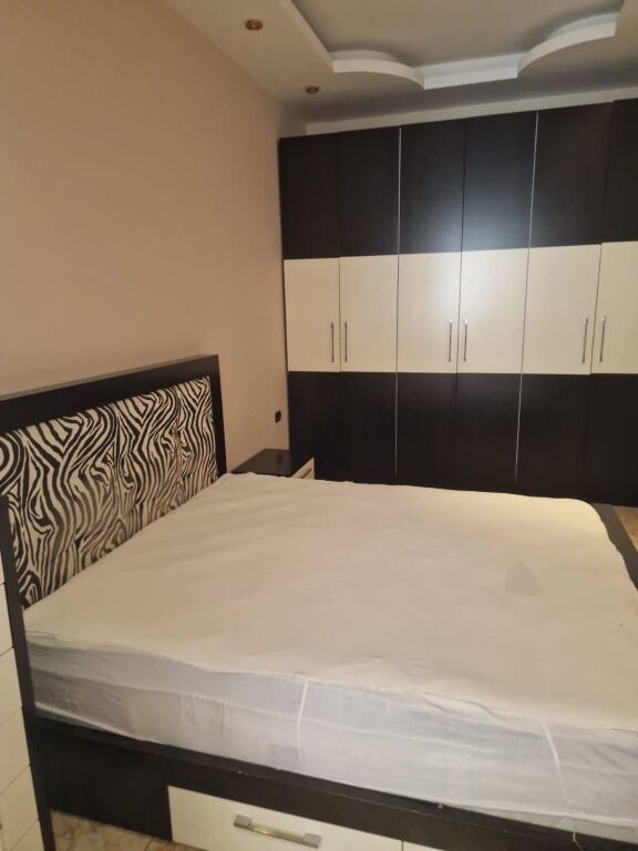 Jepet me qera apartament 1+1 te Sheshi Willson