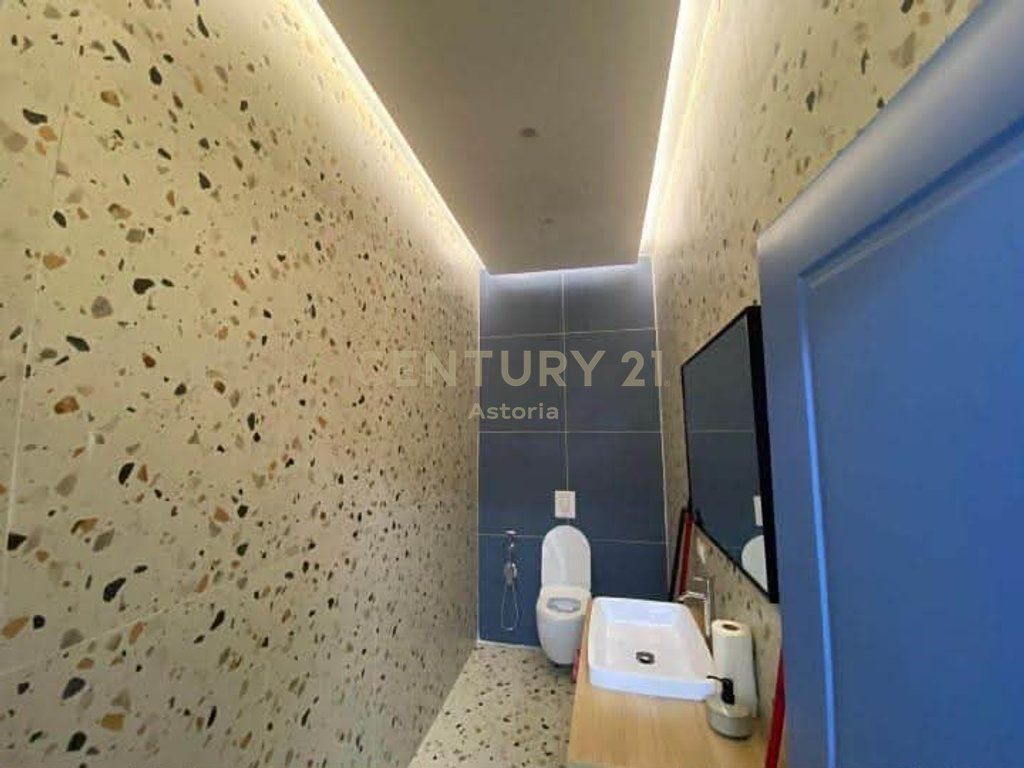 BARGAIN!!! COMMERCIAL UNIT FOR SALE AT THE BALLET SCHOOL