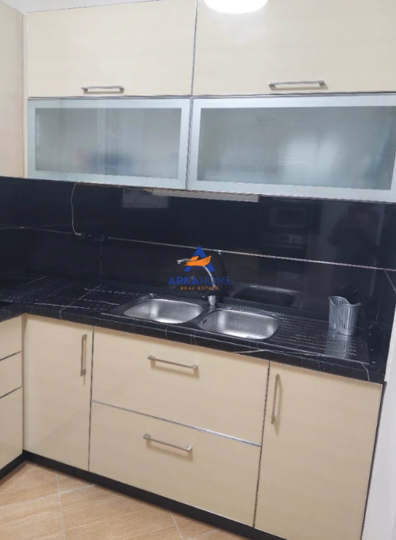 JEPET APARTAMENT ME QERA 2+1+VERANDE "RRUGA MIHAL GRAMENO" 65.000 LEKE
