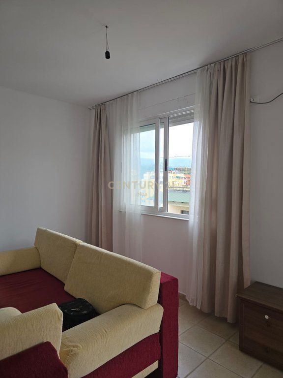 Apartament 2+1 me qira perballë Kristal Center, Tiranë - 50,000 Lekë/Muaj