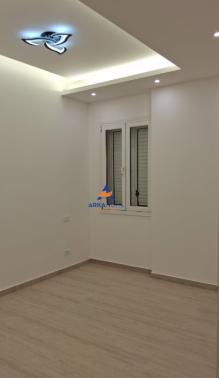 JEPET ZYRE ME QERA 108 M2 "RRUGA MARKO BOCARI, PERBALL LE BON" 140000 LEKE