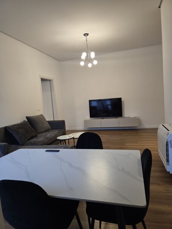 Liqeni i Thate Apartament 1+1+Post parkimi me qira